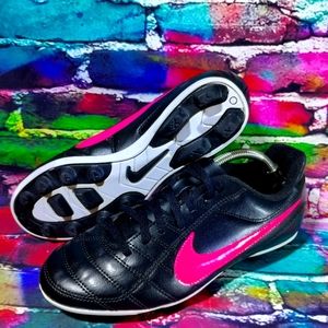 NIKE Girl's Jr. Chaser Soccer Cleat Black Pink 599072-006 Sz 4.5Y Youth Nice!!